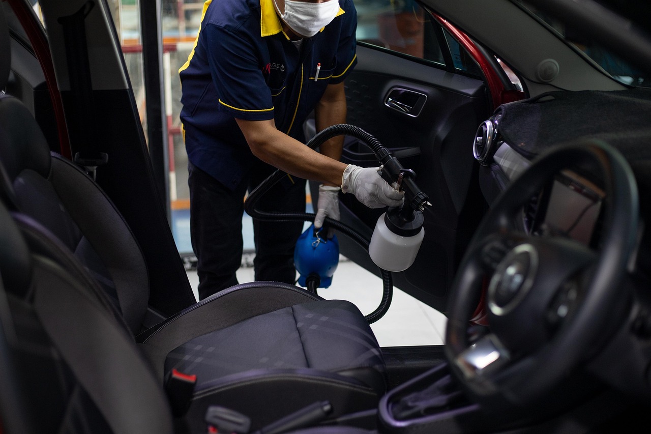 Car interior cleaning vacuum